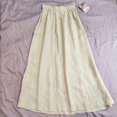 100% Rayon Skirt That Feels Like Silk. Elastic On The Sides Of The Waist. Measurements Are Flat: Waist - 11.5" Length - 35" Width Across Bottom - 32.5" Spring Daywear Long Skirt, Solid Color Flared Skirt For Daywear, Casual Long Skirt For Daywear, Casual Full Maxi Skirt For Daywear, Green Skirt For Daywear, Casual Plain Maxi Skirt For Spring, Casual Plain Long Skirt, Casual Beige Full Skirt Bottoms, Solid Color Midi Skirt For Vacation