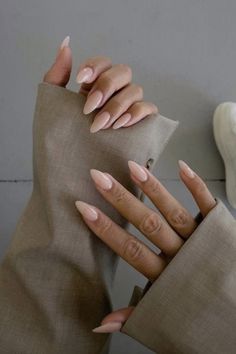 Chic Long Nails, Ongles Beiges, Paznokcie Hello Kitty, Neutral Nail Designs, Unghie Sfumate, Kutek Disney, Milky Nails, Classy Nail Designs, Nude Nail Designs