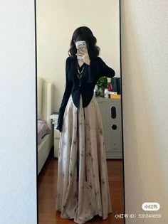 Modest Japanese Fashion, Long Skirt Outfits Korean, Modest Girly Outfits, Simple Style Outfits, Cute Modest Outfits, Public Transportation, Closet Fashion, Teenage Fashion Outfits, Girly Outfits