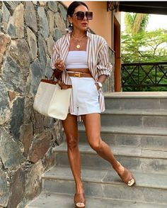 Summer Outfits Women Aesthetic, Rich Girl Outfits Summer, Chic Summer Tops, Summer Handbags 2024, Style Summer 2024, Outfit Ideas Summer 2024, Rich Girl Summer Outfits, Stripe Blouse Outfit, Summer Outfits Inspo 2024