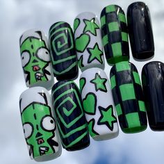 🖤💚 Gir 💚🖤 Cute Gir nails, perfect for Invader Zim lovers ✨ Nirvana Acrylic Nails, 8 By 8 Pixel Art, Invader Zim Acrylic Nails, Gir Outfit Invader Zim, Y2k Punk Nails, Security Breach Nails, Super Simple Halloween Nails, Nails Design Grunge, Alt Gel Nails