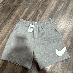 #Nike #Nike Shorts #Large Nike Logo Swoosh #New With Tags #Mens Size Xl # Knee Length Standard Coupe Nike For Boys, Fashion Shorts Men, Nike Shorts Men, Casual Gray Nike Athletic Shorts, Casual Nike Gray Athletic Shorts, Sweat Shorts Outfit Men, Nike Gray Sports Shorts, Men's Shorts, Short Nike