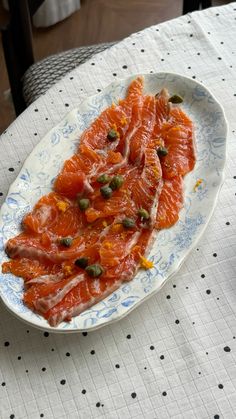 there are many pieces of fish on the plate that is sitting on the tablecloth