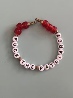 taylor swift eras tour friendship bracelets inspo Taylor Swift Concert Outfit Ideas Red, Friendship Bracelets Taylor Swift Ideas, Taylor Friendship Bracelet, Red Friendship Bracelet, Friendship Bracelets Taylor Swift, Friendship Bracelets Ideas