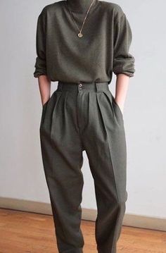 40s Mode, Celana Jogger Wanita, Dark Academia Outfits, Minimalist Moda, Dark Academia Fashion, Academia Fashion, Chique Outfits, Minimal Outfit, Green Pants