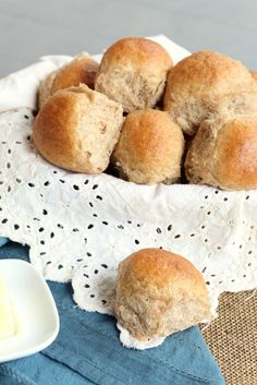 Garlic Bread Knots, Butter Dinner Rolls, Whole Wheat Dinner Rolls, Wheat Dinner Rolls, Buns Homemade, Wheat Rolls, Rolled Chicken Recipes, Pasta Dinner Ideas