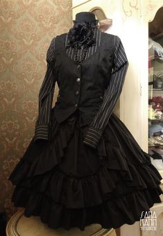 Fancy Black Outfit, Coven Dress, Old Fashion Dresses, Heck Yeah, My Cousin, Beautiful Blouses, Lolita Dress, Gothic Lolita, First Baby