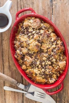 This Easy Bread Pudding is made with homemade or store bought Panettone. With the holiday season just around the corner what better way to celebrate then with this easy breakfast or brunch idea. Make with your favorite panettone, this easy French toast casserole will be loved by all! Quick French Toast, Baked Breakfast Casserole, Crunchy Chocolate