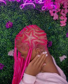 Pink Braids With Curls, Fulani Braids Curls, Braids Hairstyles Fulani, Fulani Braids Hairstyles With Curls, Fulani Braids With Design, Fulani Braids Hairstyles Designs, Fulani Braids With Beads, Fulani Braids With Curls, Girl Braided Hairstyles