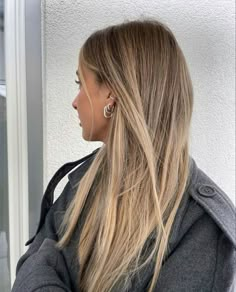 Blonde Light Brown Hair, Balyage Long Hair, Light Brunette Hair, Perfect Blonde Hair, Summer Blonde Hair, Blonde Ambition, Blonde Hair Transformations, Brown Hair Inspo, Bronde Hair