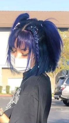 Anime Hair Cuts In Real Life, Hairstyles Y2k Short Hair, Y2k Spikey Hair, Short Hairstyle Y2k, Short Hair Grunge Hairstyles, Short Y2k Haircut, Short Kawaii Hairstyles, Grunge Y2k Hairstyles, Goth Space Buns