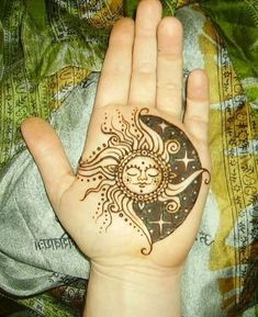 Henna Tattoo Recipe, Henna Moon, Henne Tattoo, Sun And Moon Tattoo, Tattoo Henna