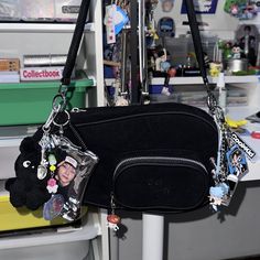 dori (@sonuwchan) on X Bag With Keychain Aesthetic, Stationary Aesthetic, Decorated Bags, Friday Feeling, Diy Phone, Diy Phone Case