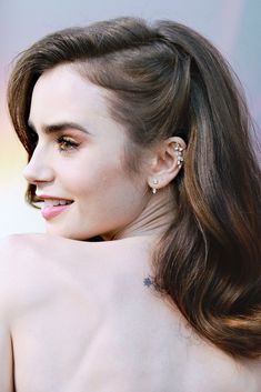 ليلي كولينز, Sanggul Modern, Guest Hair, Wedding Guest Hairstyles, Wedding Hair Inspiration, Fancy Hairstyles, Lily Collins, Formal Hairstyles