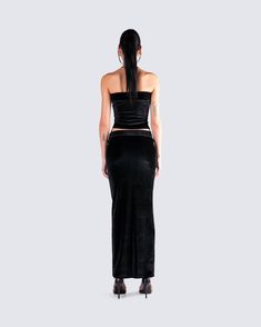 One of our most loved fits - now in black 🖤 This two-piece matching set is the perfect simple, yet sleek look to dress up or down - it will be impossible for them to ignore you in this fit 😏 Velvet Tube Top, Velvet Maxi Skirt, Black Tube Top, Baddie Fits, Black Tube, Velvet Maxi, Black Maxi Skirt, Black Maxi, Cargo Pant