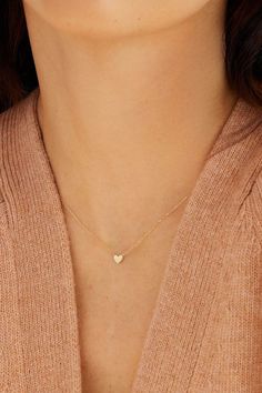 Cute Dainty Necklace, Delicate Heart Necklace, Cute Simple Necklaces For Girlfriend, Pretty Dainty Necklaces, Dainty Gold Chain With Pendant, Little Heart Necklace, Cute Small Jewelry, Small Gold Heart Necklace, Cute Heart Necklace