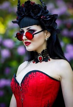 Long Hair Edgy, Vampire Looks, Modern Vampire, Dark Waves, Mode Steampunk, Gothic Hairstyles, Black Hair Dye, Goth Model, Goth Hair