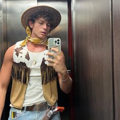 Aesthetic Cowboy Outfit Men, Cowboy Mens Outfit, Gay Cowboy Costume, Holloween Costume Mens, Halloween Costumes Men 2023, Mens Halloween Costumes 2023, Cool Halloween Costumes Men, Cowboy Costume Aesthetic, Men Costume Ideas Halloween