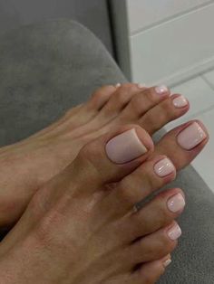 Pedicure Rosa, Light Pink Square, Pink Toe Nails, Pink Pedicure, Fake Toenails, Pedicure Colors, Pink Square, Nail Forms