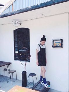 90s Kids Fashion, Lady Style, Korea Style, Girl Portrait, Woman's Fashion, Bib Overalls, Fashion 101, Inspired Fashion