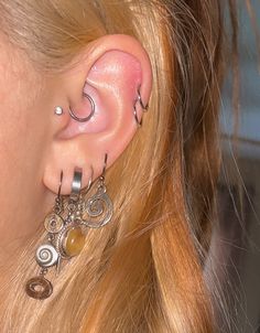 piercingsspiralhippiegrungedaithtragushelixsilver Piercings Ear Grunge, Row Of Ear Piercings, Elevated Lobe Piercing, Daith Tragus Helix Piercing, Pretty Piercings For Women, Ear Piercing Styling Silver, Cool Earring Stacks, Silver Piercing Ideas, Earring Stacking Ideas