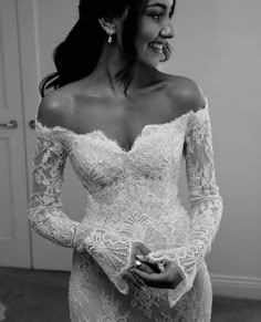 💍💎 Off Shoulder Wedding Dresses, Estilo Rachel Green, Brides Shoes, Grooms Suit, Off Shoulder Wedding Dress, Engagement Dresses