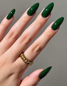 Beautiful Green Nails, November Green Nails, Green Stiletto Acrylic Nails, Hunter Green Short Nails, Hunter Green Hair, Green Nail Colors, Fall Green Nails, Hunter Green Nails, Future Nails