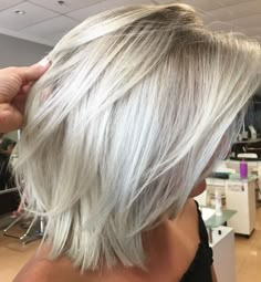 Disconnected White Blonde Lob Blonde Lob, Modern Haircuts, Lob Haircut, Hair Haircuts, White Blonde, Hair Blog, Haircuts For Fine Hair, Blonde Balayage