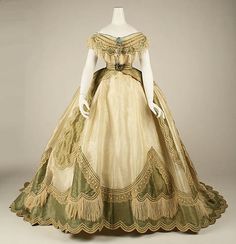 ca 1865. The full skirt is fantastic! Gaun Abad Pertengahan, Historical Gowns, 1860 Fashion, Silk Evening Dress, Mode Tips, 1800s Fashion, Language Proficiency, 19th Century Fashion, Old Dresses