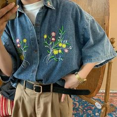 Denim Shirt Outfits, Boogzel Apparel, Embroidery Denim, Mode Hippie, Diy Vetement, Cottagecore Outfits, Mode Casual, Trailer Park, Mode Vintage