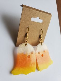 Individually handpoured ghost earrings in candy corn color theme. Additional colors available in shop. Send message with questions or additional color combo requests. Homemade Halloween Decorations, Bff Jewelry, Ghost Earrings, Homemade Halloween, Fall Inspo, Ear Candy, Color Theme, Halloween Ghost, Etsy Earrings Dangle