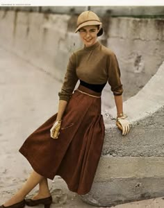 Chronically Vintage: Fabulous 1940s Fall Fashion Inspiration Fall Fashion Inspiration, Vintage Outfits 90s, Skirt Sweater, Brown Skirt, 90's Fashion, Brown Skirts, Style Inspiration Fall