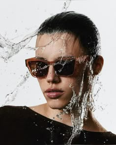 Splash Photography Ideas, Sunglasses Campaign, Poses Modeling, Studio Shoot Ideas, Eyewear Photography, Bronzing Drops, Studio Shoots