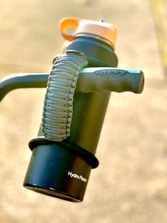 the handlebars and cup holder on this bike are designed to hold water bottles