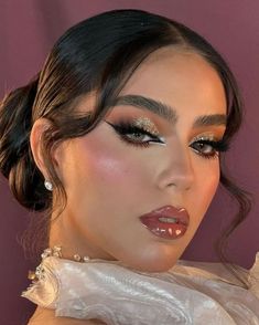 Glam Makeup Looks For Brown Eyes, Elegant Glam Makeup, Makeup Dorado, Makeup Jobs, Long Shiny Hair, Makeup Glam, Glam Makeup Look, Colorful Eye Makeup