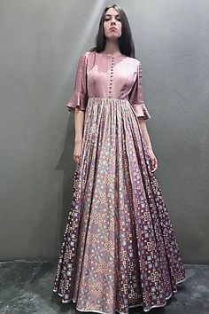 Printed Gown Design, Long Dress Patterns, Gown For Women, Pakistani Wedding Outfits, Long Gown Dress, Pakistani Dresses Casual, Long Dress Design, Salwar Kamiz