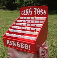 a ring toss machine sitting in the grass