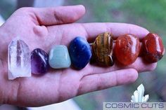 Reiki crystals are becoming more and more common amongst the reiki community because they can help to support deeper healings & cleanse and balance the chakras. Feng Shui Bathroom Decor, Feng Shui Front Door, Feng Shui Bathroom, Feng Shui Colors, Orange Front Doors, Feng Shui Energy, Chakra Healing Crystals