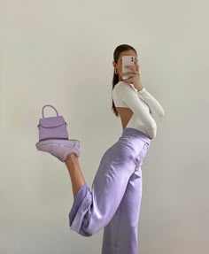 Mode Purple, Purple Pants, Purple Outfits, Neue Outfits, Foto Poses, Trik Fotografi, Mode Inspo, Trend Fashion, Pastry Chef