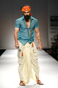 Spring/Summer 2015 Traditional Indian Mens Clothing, India Fashion Men, Design Kurta, Mens Kurta Designs, Indian Men Fashion, Mens Fashion Edgy, Designer Kurtis, Indian Man, Dressy Fashion