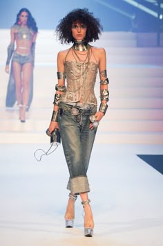 Paul Gaultier Spring, Hussein Chalayan, Runway Fashion Couture, Couture Looks, Outfit Jeans, Couture Runway, John Galliano, Look Vintage