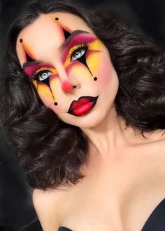 Combine purple and yellow for your eye makeup, then use black paint to add dimension to your clown face painting for adults. #FacePaintingIdeas #CreativeFacePaint #FaceArt #FacePaintingFun #FacePaintDesigns #FacePaintingInspiration #FacePaintMasterpieces #FaceArtMagic #UniqueFacePaint #FacePaintingTips Beautiful Halloween Makeup, Uhyggelig Halloween, Drag Make-up, Cute Halloween Makeup, Halloween Makeup Diy