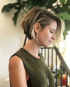 Bangs Bob, Short Blonde Haircuts, Choppy Bob, Chin Length Hair, Bob Haircut For Fine Hair, Belek, Hair Bob, Celebrity Hair Stylist, Short Bob Haircuts