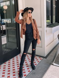 Black skinny jeans with black bodysuit topped with a brown suede jacket. Black fedora. Pink lily clothes Black Fedora Outfit, Fedora Fall Outfit, Black Fedora Hat Outfit, Brown Hat Outfit, Black Jeans Outfit Winter, Black Bodysuit Outfit, Fall Hat Outfits, Fedora Outfit