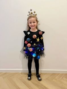 #diy #costumeidea #space #solarsystem #planets Diy Planets Solar System, Diy Space Costume, Solar System Costume, Cosmic Costume, Planet Costume, Diy Solar System, Halloween Food Crafts, Planets Solar System