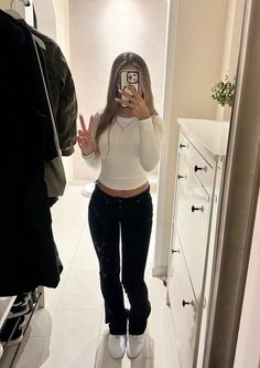 White Top Black Jeans Outfit, Classy Clothing, Outfit Inso, Latina Fashion Outfits, Y2k Outfits, Boring Clothes, Simple Trendy Outfits