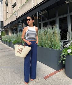 navy linen trousers summer outfit // the best petite friendly pants for summer Celine Basket Bag, Navy Linen Pants Outfit, Navy Trousers Outfit Women, Navy Trousers Outfit, Navy Linen Trousers, Navy Pants Outfit, Linen Trousers Outfit, Navy Linen Pants, Loewe Paula's Ibiza