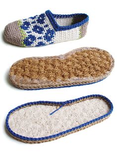 three crocheted slippers are lined up on top of each other