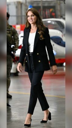 Princess Katherine Fashion, Kate Middleton Suit, Kate Middleton Blazer, Kate Middleton Style Outfits, Düşes Kate, Looks Kate Middleton, Women Lawyer, Office Clothes, Princess Katherine