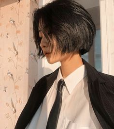 Two Block Women Haircut, Asian Short Hair Women, Short Hairstyle Tomboy, Korean Hairstyle Short Hair, Short Tomboy Haircut For Women, Short Haircut Aesthetic, Aesthetic Short Haircuts, Tomboy Hairstyles Short, The Wet Look